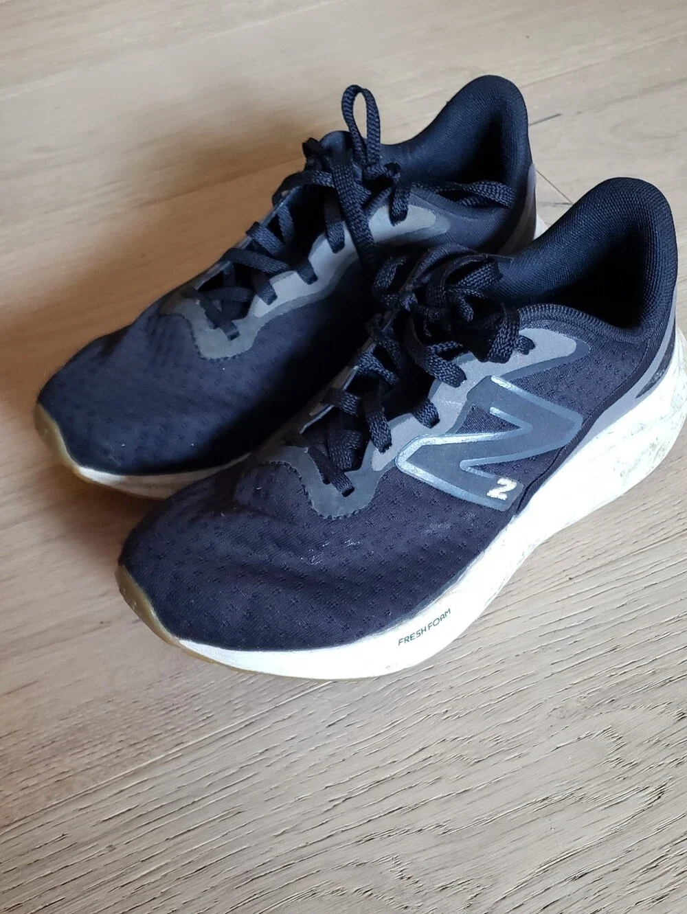 New Balance Womens Size 7 Trainers Black Fresh Foam Running Shoes